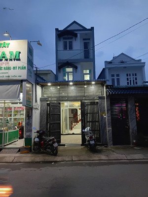 mặt tiền phạm thị giây - nhà 3 tầng - dt: 72m2 - vị trí đắc địa - giáp quận 12.