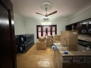 nhà 5t xây rất chắc chắn trong ngõ la thành, ngõ 2m xe ba gác, cách oto 60m , gần mp