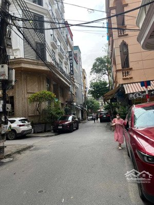 vị trí đắc địa, phân lô nguyễn chí thanh, 46m*6t* giá chào 15.6 tỷ, ô tô vào nhà, ngõ thông, ở vip.