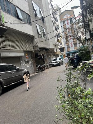 phân lô ôtô tránh, vỉa hè 2 bên nguyên hồng, 40m2 5t giá 16,8 tỷ, kdvp, cà phê, spa, cô năng đầy đủ