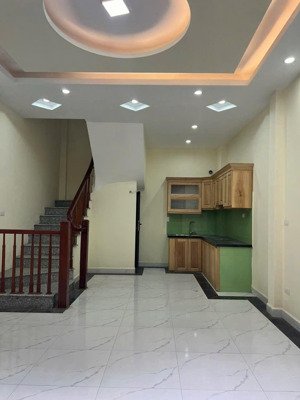 bán nhà đa sỹ giá tốt 5 tầng xây mới gần chợ trường học kiến hưng