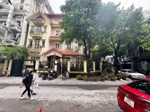 bán biệt thự dịch vọng hậu, cầu giấy - 236m2, 5 tầng. biệt thự vip lô góc trung tâm hn, chỉ 120 tỷ