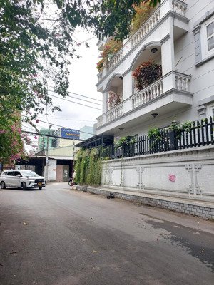 bán biệt thự 240m2 ngang 12 khu phân lô cán bộ gần công viên nguyễn văn lượng gò vấp, gặp c. chủ tl