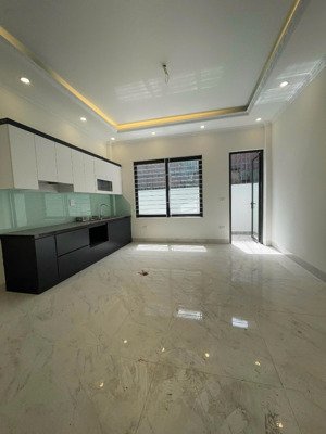 bán căn nhà hoa hậu phố giang biên 40m2 6 tầng thang máy hơn 7 tỷ ctl
