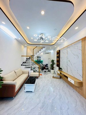 bán nhà chợ lớn ! bán gấp nhà (3pn 4wc) 67m2 giá 3tỷ550, đường tản đà, gần đại học y dược, hẻm 5m