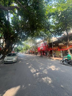 bán đất tặng nhà 5 tầng -ngõ 66 ngọc lâm -đường trước nhà ô tô tránh -95m2 -mặt tiền 6m -ngay cầu