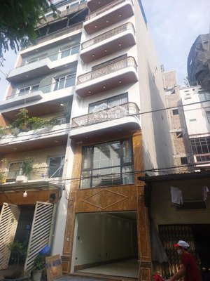 ngọc lâm- phân lô oto tránh kinh doanh- 7 tầng thang máy full nội thất- sổ đỏ đẹp giá nào cũng bán