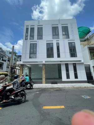 ngang 14m - trệt 2lầu nhà mới 100% - cho thuê nhà góc 2 mặt tiền 77 trần khắc chân, quận 1