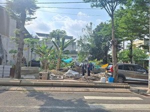 sang gấp đất ngay chợ lái thiêu dt 85m2 giá 1ty680, đường trước đất 6m đi ra ql13 chỉ 5p, sổ sẵn