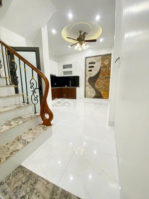 bán nhà nguyễn khang cầu giấy thang máy gần phố ở ngay dt 55m 6t chỉ 11.5tỷ