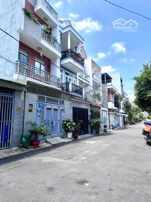 bán nhà 4 tầng đường xe hơi quay đầu - dt 4.5*15m - gần gigamall