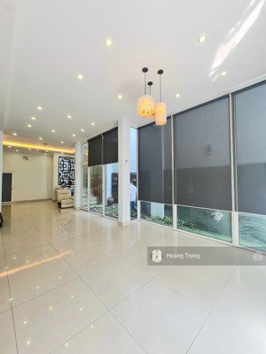 giá tốt!! biệt thự 3 tầng - 194m² đường 6 mét thông thuận tiện sang các quận trung tâm