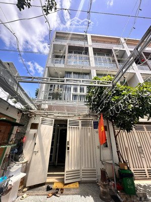 nhà 1 trệt 2 lầu (4.3x16m) khu vip đồng bộ cổng an ninh