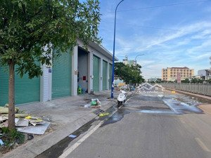 mặt tiền kênh nước đen bhh bình tân sát kênh tham lương. 8 x 22m, 16.5 tỷ