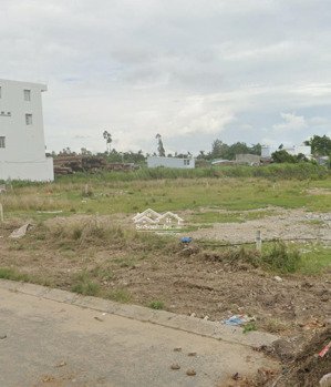 hiện đang bán đất mt phạm cự lượng,mỹ quý,long xuyên,an giang giá 750tr/120m2 full thổ cư shr