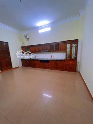 siêu hiếm! hoàng quốc việt 100m 4 tầng 8p mặt hồ 2 thoáng kinh doanh ở sướng 31 tỷ