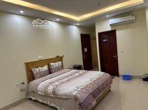 cần chuyển đổi mô hình kinh doanh muốn nhượng lại khách sạn 7 tầng .lô góc 2 mặt tiền.