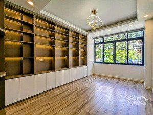 bán nhà mp đội cấn - 56m2 - thang máy - nhà mới - kinh doanh - giá 26 tỷ