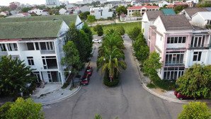 căn nhà màu hường khu an cựu city bán căn góc 2 mặt tiền màu hường khu an cựu city đối lưng đườn