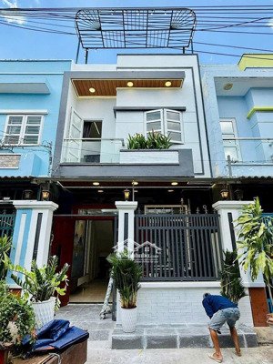 giá 3 tỷ xxx ( x tiểu học ). nhà 85m2 phạm văn hai xây 1 trệt 1 lầu, gần cv hoàng văn thụ. sổ sẵn