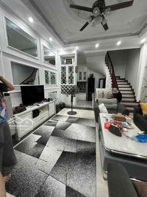 thái thịnh - ngõ 2m -dân xây - gần ô tô - 38m2 -.9.05 tỷ