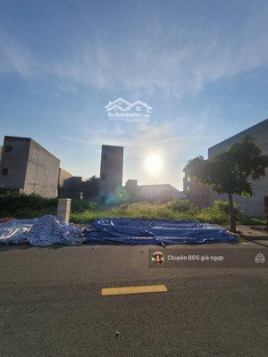 ngợp bank chủ bán gấp lô đất dt 70m2 ở ngã 6 an phú - giá chỉ 1,65 tỷ . sổ hồng riêng sang tên ngay