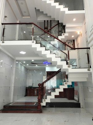 bán nhà phố 5 tầng, 4pn, đường an dương vương, p. 16, q. 8. lh 