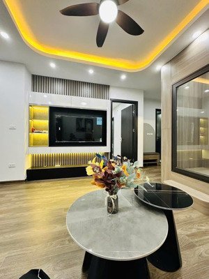 chính chủ bán chcc tại đại kim building. dt: 75m2, 3n+ 2 vs. giá 4,98 tỷ.lh: 