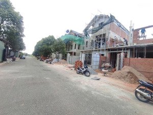 bán căn biệt thự hoàn công với 257m2 ngang 10m hướng đông nam bên cạnh dự án sun group