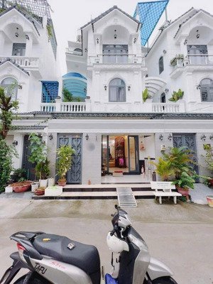 kẹt tiền bán gấp nhà đẹp 3 tầng 6x13.5m, giá chỉ 7.49 tỷ đường xe hơi huỳnh tấn phát,gần amelie pmh