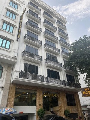 mặt tiền 8m, mặt phố nguyễn thị định, 81m2,trung hoà, hà nội giá thảo thuận