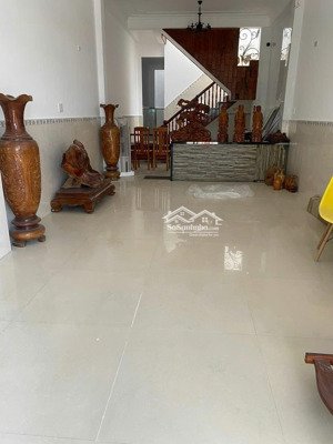 nhà mặt tiền khúc thừa dụ gần biển đường lớn