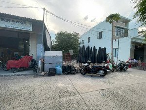 đất nền ngang 8m, đối diện chợ, tiện kinh doanh, buôn bán, làm kho xưởng