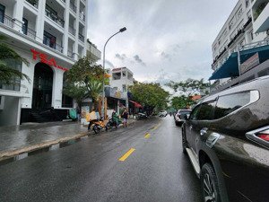 tốt nhất thảo điền, đất xây villa. cụm xuân thủy, góc quốc hương. dt(7x20m).gpxd: hầm 4 tầng. 33.5t