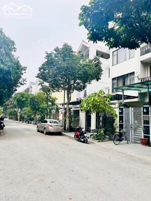 Bán Biệt Thự nhà vườn palm garden Việt Hưng 121m 4T MT6 41 tỷ