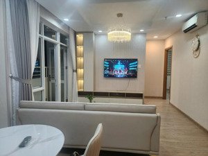 gia đình có ch phú thọ q11 cần cho thuê dt 65m2, 2pn,full nội thất, căn góc. giá cho thuê: 10 tr/th