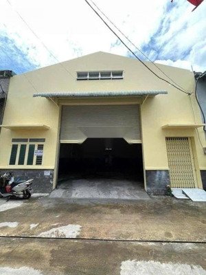 cho thuê kho xưởng : đường hương lộ 2 ,p.bình trị đông a ,q.bình tân .(có 3 điện pha)