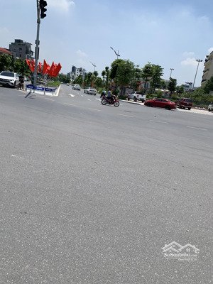 bán nhà dân xây chắc chắn, hiếm tại ngọc thuỵ, 50m 5tầng chỉ 9.2 tỷ