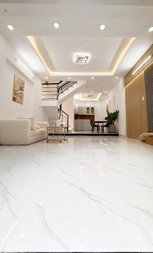 bán nhanh chia tài sản chủ bán căn ung văn khiêm 41.6m2 2pn giá chỉ 2 tỷ440 triệu, để lại nội thất.