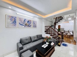 nhà đẹp gần ngã tư sở 40m 4 tầng chắc chắn ngõ thông gần ô tô giá chỉ 8,45 tỷ