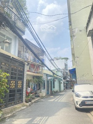 bán nhà dương bá trạc. phường 1 quận 8. nhà trệt lầu. hẻm. 4.5m.3 phòng ngủ. 52m2. 4m x 13m. 5.6tỷ