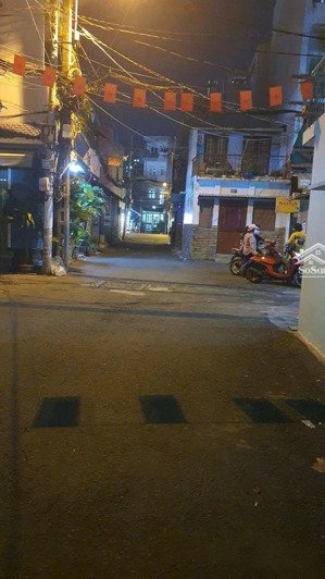 cho thuê nhà nhỏ riêng biệt quận 6 bà hom. gần chợ phú lâm. khu ẩm thực đường 10. giá 4tr5/th