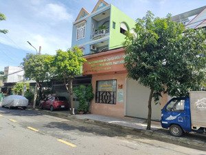 giá đầu tư 5.5 tỷ. nhà 2 tầng, ngay trung tâm , chiều ngang rộng 7m . lh 