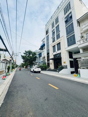 giảm giá bán nhanh nhà 4x20m, 4tầng mt đường số p.tân quy kế lâm văn bền q.7