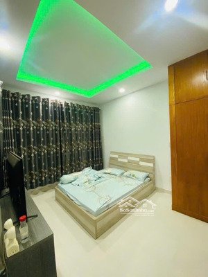 bán căn góc 2 mặt tiền đường phan xích long dt 4,5x10m 5 tầng vừa ở vừa kinh doanh