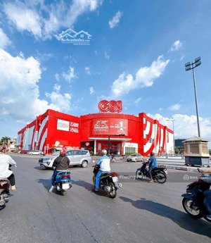 tt 700tr nhận ngay nhà 1 trệt 1 lầu sân xe hơi ngay cuối đường đồng khởi, gần phường tân triều