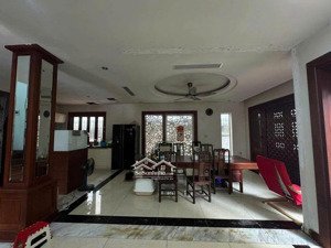 bán biệt thự đơn lập kđt dịch vọng 307m 5 tầng 3 thoáng view công viên 150 tỷ