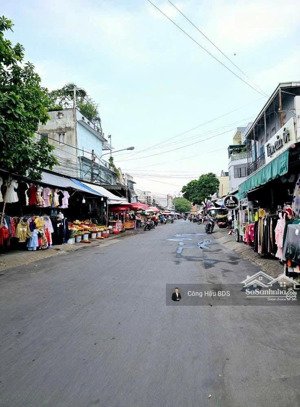 bán nhà 2 tầng. mặt tiền kinh doanh chợ. dt: 120m2. (5x 24m). đường 8m. toạ lạc tại kdc đông an.