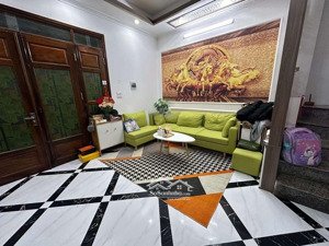 bán nhà 5 tầng 30m2 chỉ 6.68 tỷ. ngõ thông gần ciputra. khu vực phát triển từng ngày.