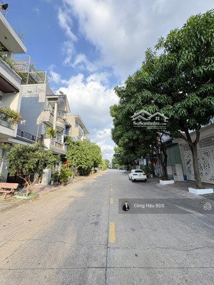 bán nhà trệt- lầu- tum khu tthc dĩ an. dt: 100m2. (5x20m). vị trí vip nhất tp. dĩ an. giá: 8 tỷ tl